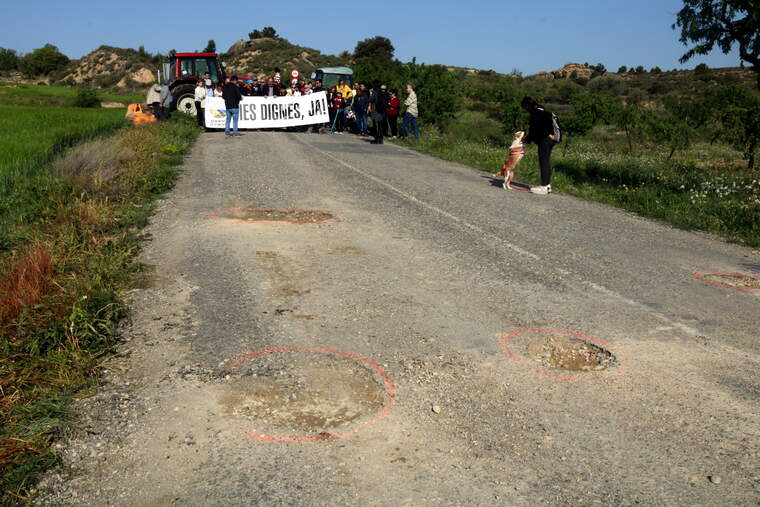 Carretera de Granyena de les Garrigues al Cogul el 16 d'abril del 2022