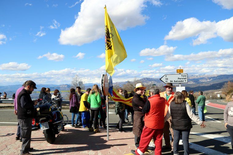 Concentració de veïns del Pallars Jussà al port de Comiols.