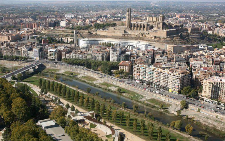 Detenen un veí de Lleida acusat d’intentar atracar dos persones a punta de navalla