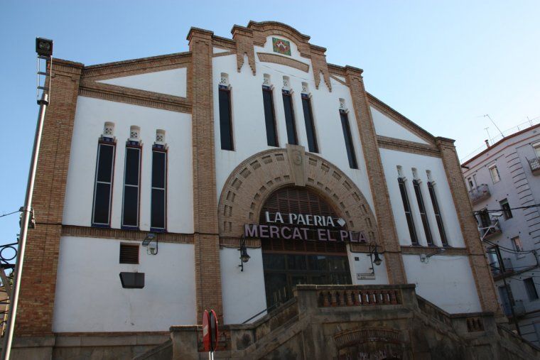 Exterior de l'edifici del Mercat del Pla de Lleida.