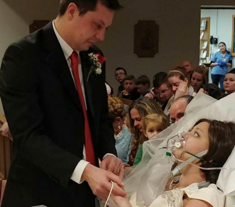 Heather y Dave decidían casarse en la capilla del hospital.