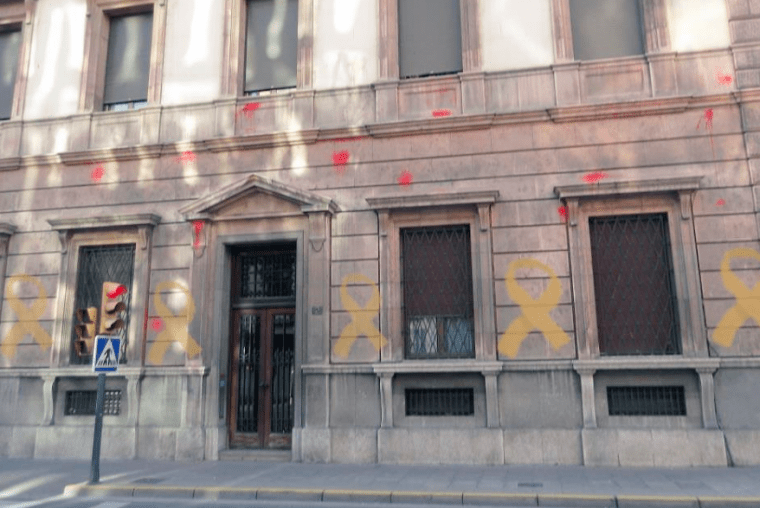 Imatge de la pintada a la subdelegació del govern espanyol a Lleida