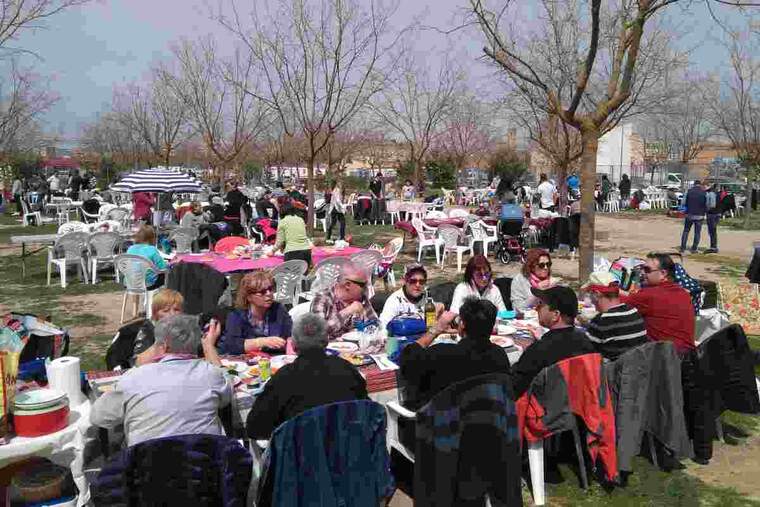 Imatge d'un dia de la Mona al càmping de Tàrrega