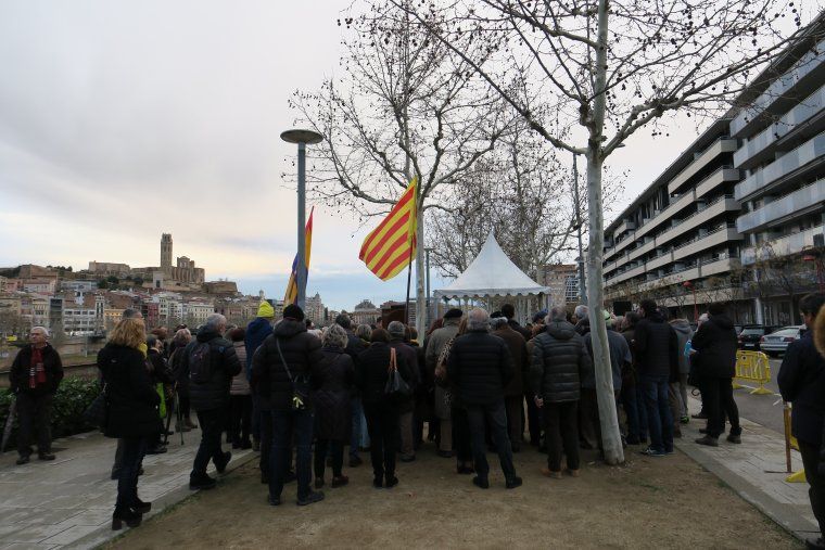 La nova escultura ha despertat molta expectació entre els veïns de la zona.