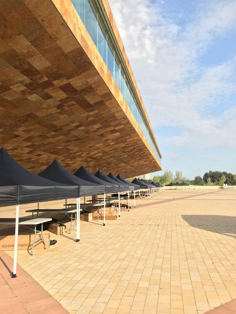 La plaça de la Llotja amb els stands