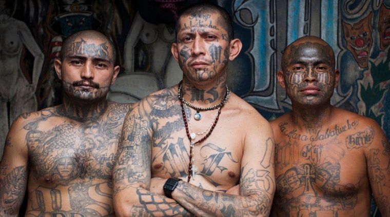 Los tatuajes, una de las señas de identidad de la banda.