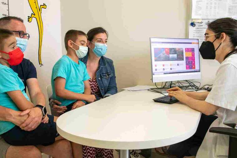 Imatge dels dos bessons transplantats